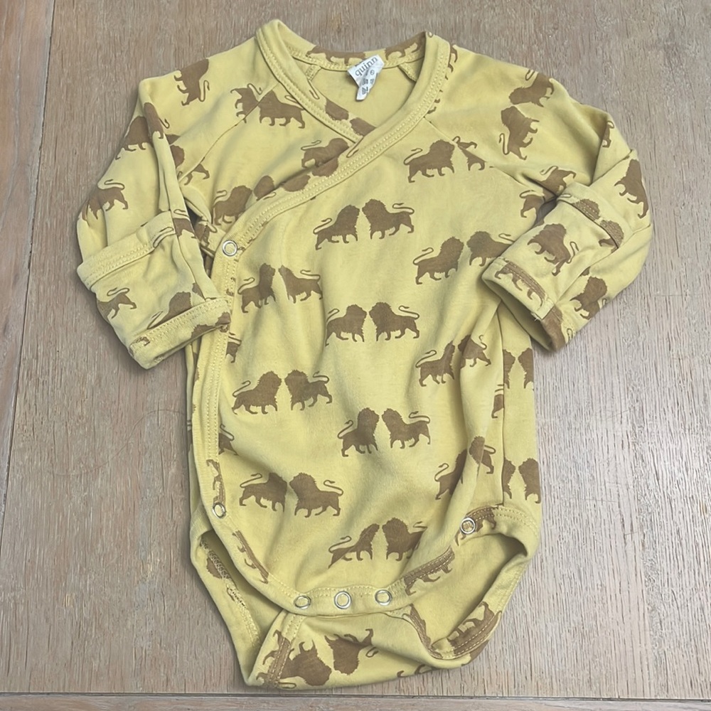 Kate Quinn long sleeve yellow and gold/brown Lion onesie - Size 6-12 months